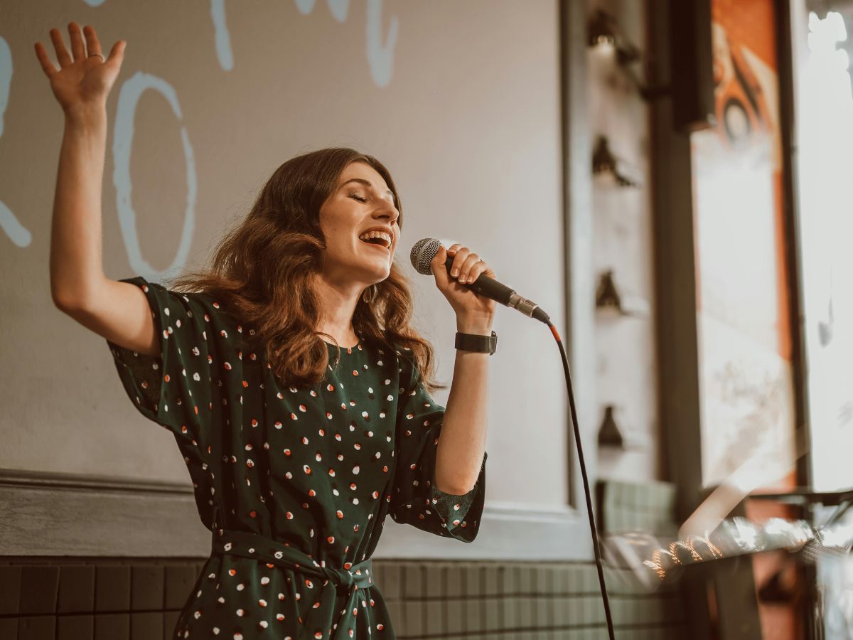 Friday night karaoke at Currambine Bar & Bistro, Perth northern suburbs