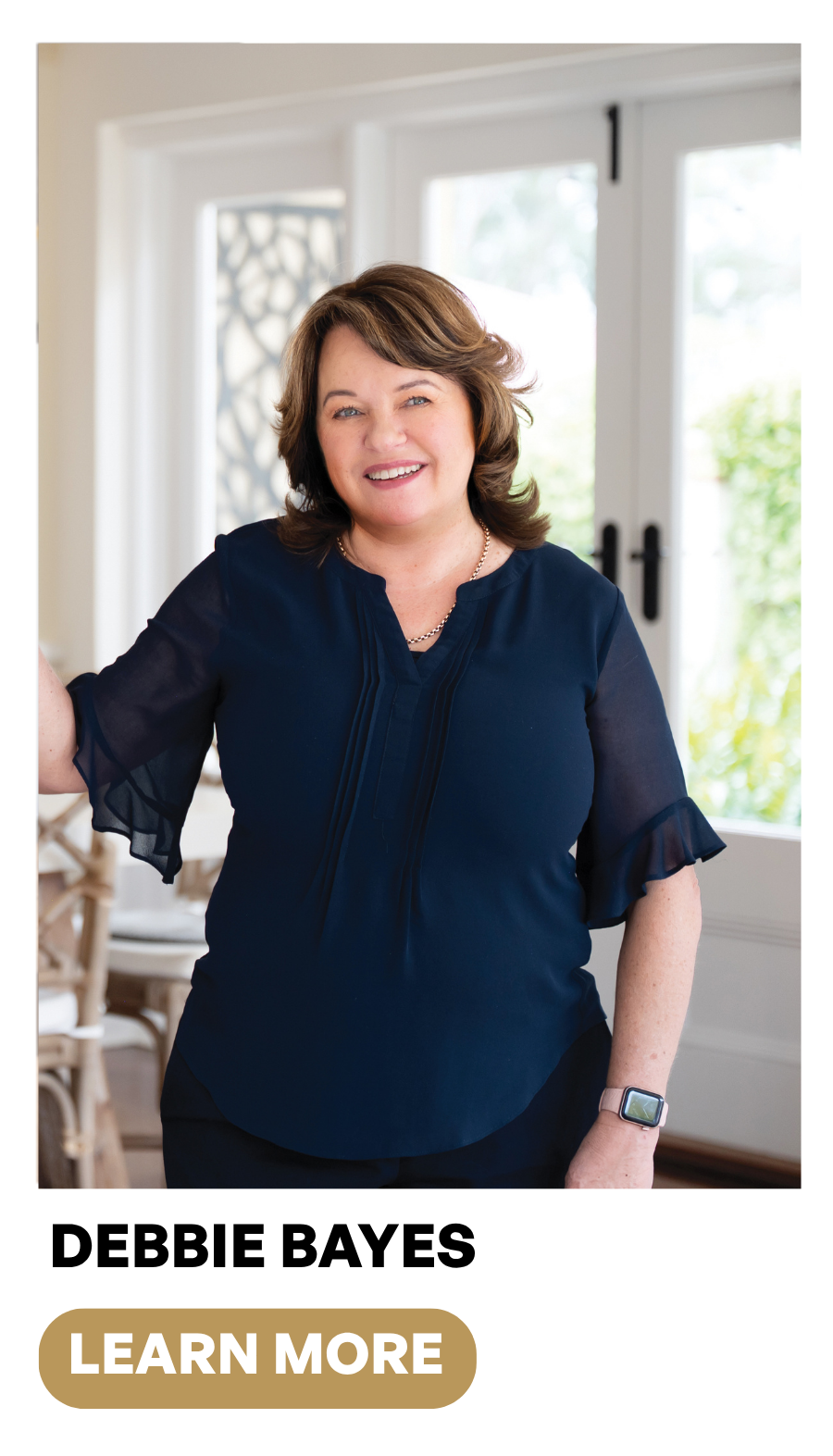 Debbie Bayes (900 x 1573 px)