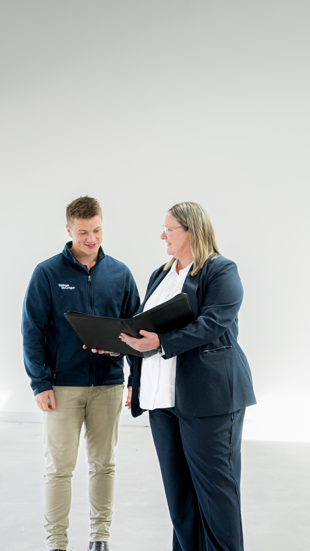 Agents discussing services